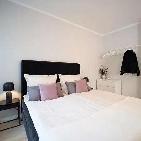 Charles & Kaetchen Living Gohlis