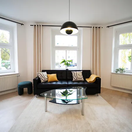 Charles & Kaetchen Living Gohlis Apartment